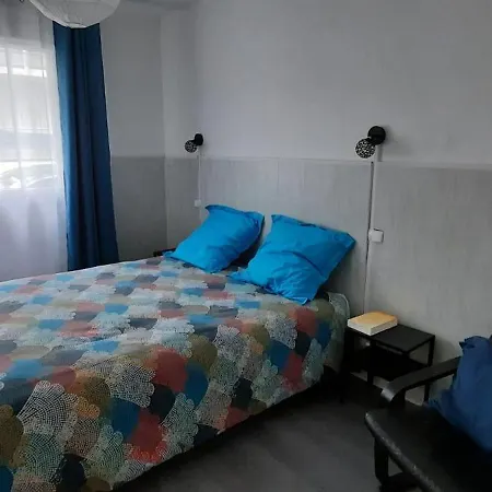 Chez Claudine Apartment *